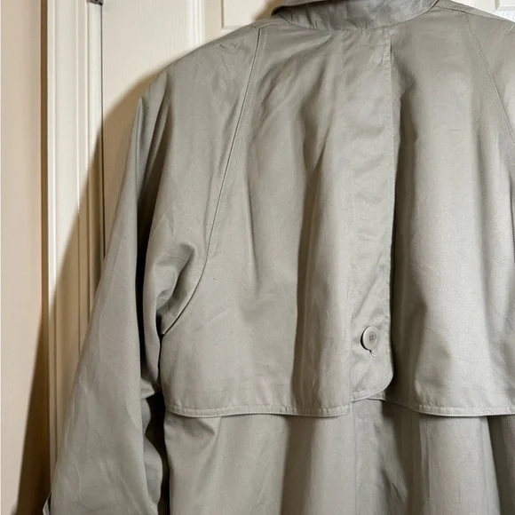 Vintage London Fog Women's Tan Trench Coat - Picture 4 of 13